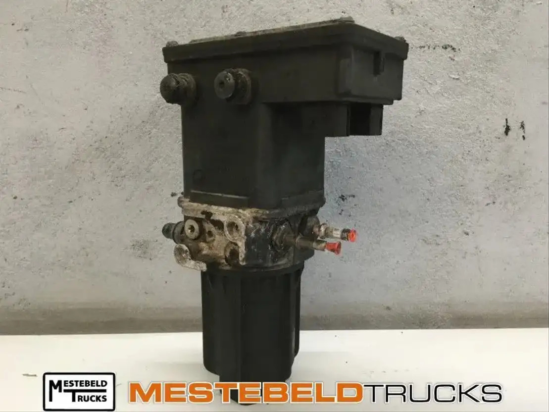 Mercedes-Benz Ad blue pomp - Silenciador/ Sistema de escape para Camión: foto 1 Mercedes-Benz Ad blue pomp - Silenciador/ Sistema de escape para Camión: foto 1