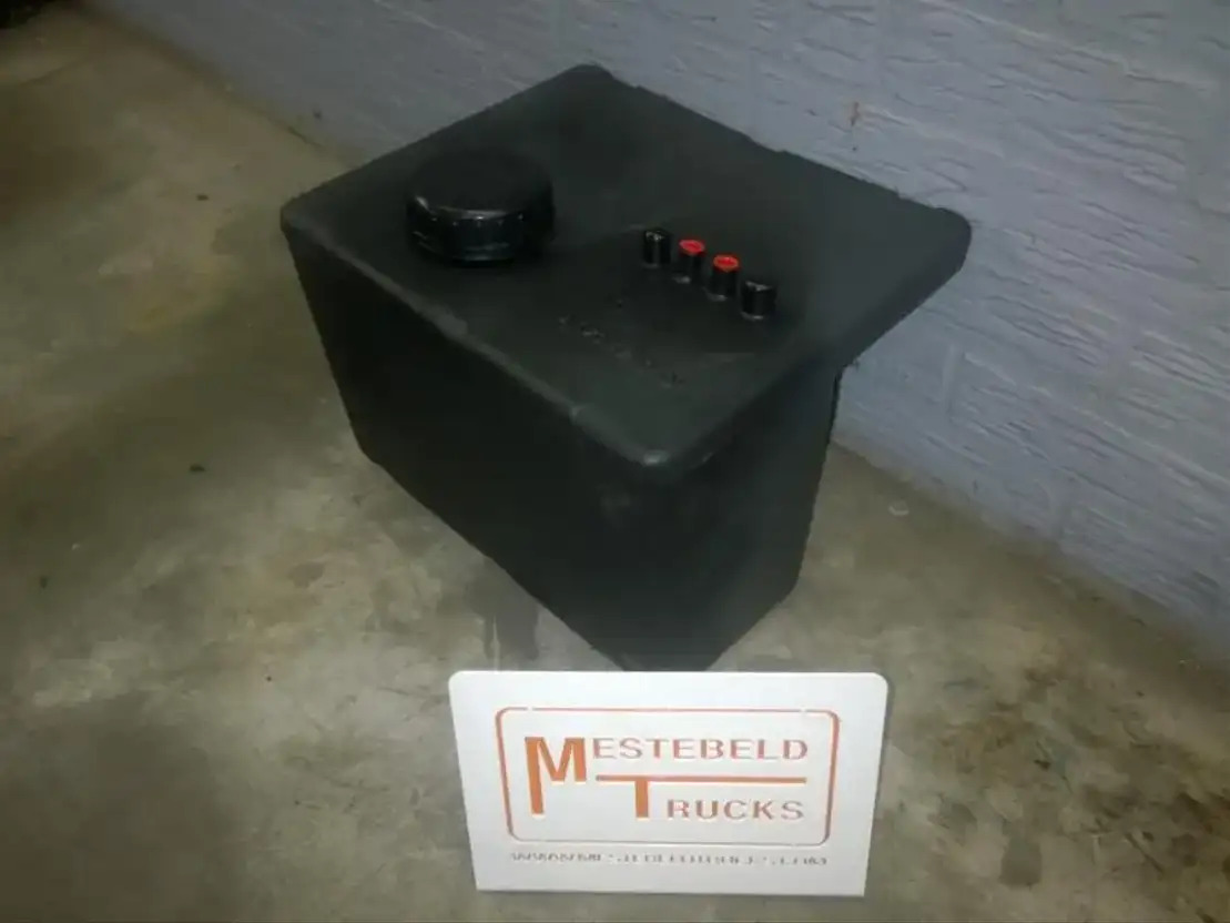 Mercedes-Benz Brandstoftank 15L - Depósito de combustible para Camión: foto 1 Mercedes-Benz Brandstoftank 15L - Depósito de combustible para Camión: foto 1