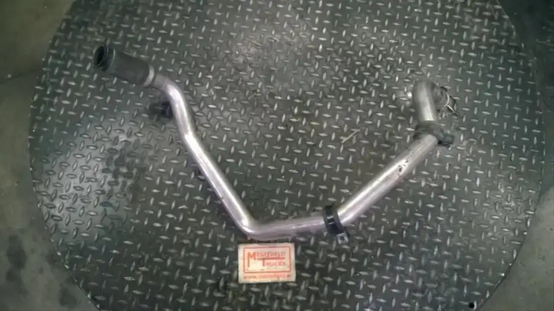 Mercedes-Benz Retarder aanvoerleiding 1836 MP4 - Sistema de refrigeración para Camión: foto 1 Mercedes-Benz Retarder aanvoerleiding 1836 MP4 - Sistema de refrigeración para Camión: foto 1