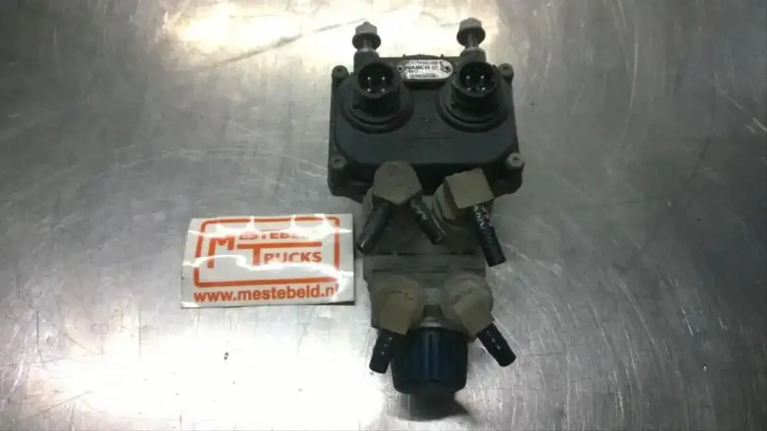 Mercedes-Benz Voetremventiel - Piezas de freno para Camión: foto 1 Mercedes-Benz Voetremventiel - Piezas de freno para Camión: foto 1