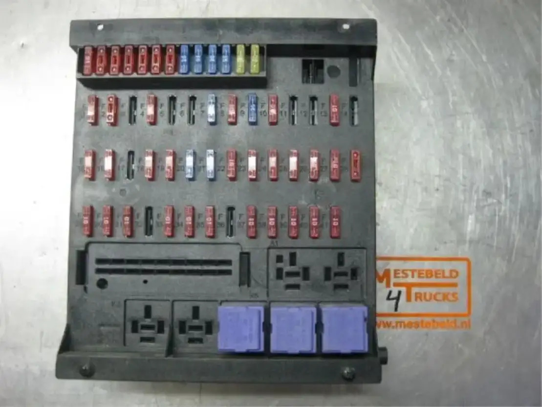 Mercedes-Benz Zekeringskast - Sistema eléctrico para Camión: foto 1 Mercedes-Benz Zekeringskast - Sistema eléctrico para Camión: foto 1