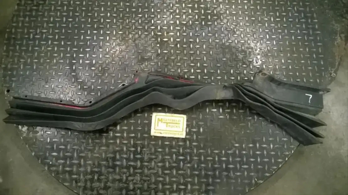 Scania G eluidsisolatiekap links - Cabina e interior para Camión: foto 1 Scania G eluidsisolatiekap links - Cabina e interior para Camión: foto 1