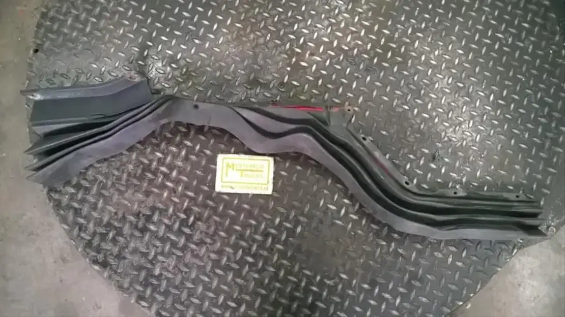 Scania G eluidsisolatiekap rechts - Cabina e interior para Camión: foto 1 Scania G eluidsisolatiekap rechts - Cabina e interior para Camión: foto 1