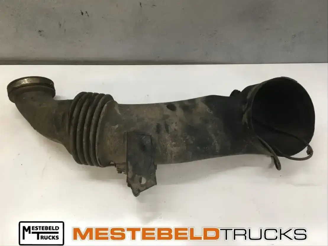 Scania L uchtleiding - Sistema de admisión de aire para Camión: foto 1 Scania L uchtleiding - Sistema de admisión de aire para Camión: foto 1