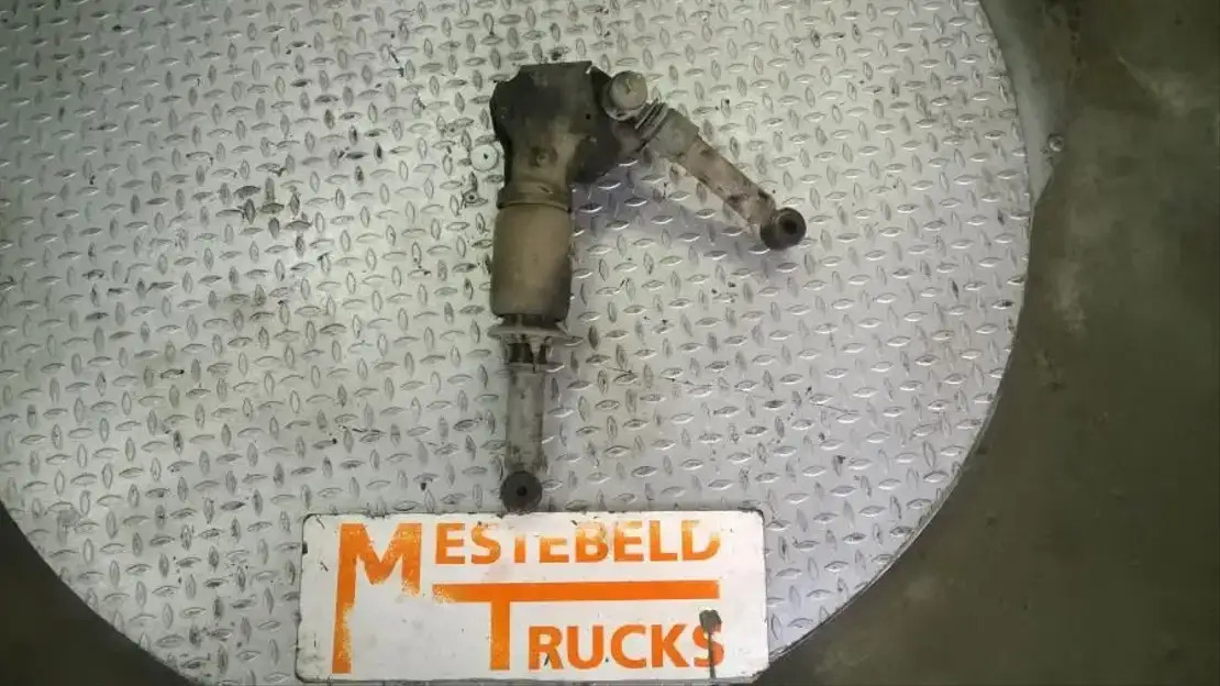 Volvo Cabinebevestiging achter - Cabina e interior para Camión: foto 1 Volvo Cabinebevestiging achter - Cabina e interior para Camión: foto 1