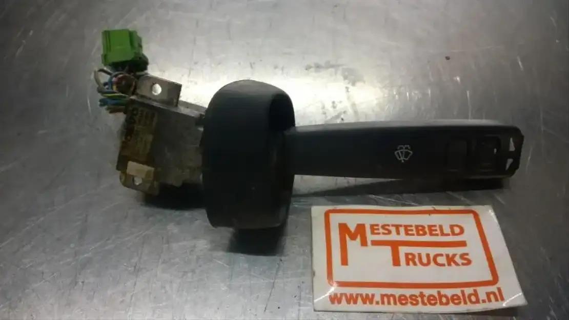 Volvo Stuurschakelaar ruitenwisser - Cabina e interior para Camión: foto 1 Volvo Stuurschakelaar ruitenwisser - Cabina e interior para Camión: foto 1