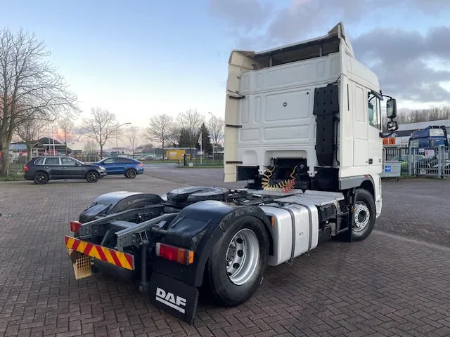 DAF XF 105.410 Euro 5 2 tanks Retarder Automatic - Cabeza tractora: foto 3 DAF XF 105.410 Euro 5 2 tanks Retarder Automatic - Cabeza tractora: foto 3