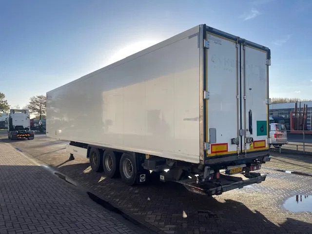 Krone SD THERMO KING Tail lift Lift axel - Semirremolque frigorífico: foto 5 Krone SD THERMO KING Tail lift Lift axel - Semirremolque frigorífico: foto 5