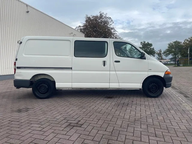 Toyota HiAce 2.5 D4-D 90 Lang Airco - Furgoneta pequeña: foto 3 Toyota HiAce 2.5 D4-D 90 Lang Airco - Furgoneta pequeña: foto 3