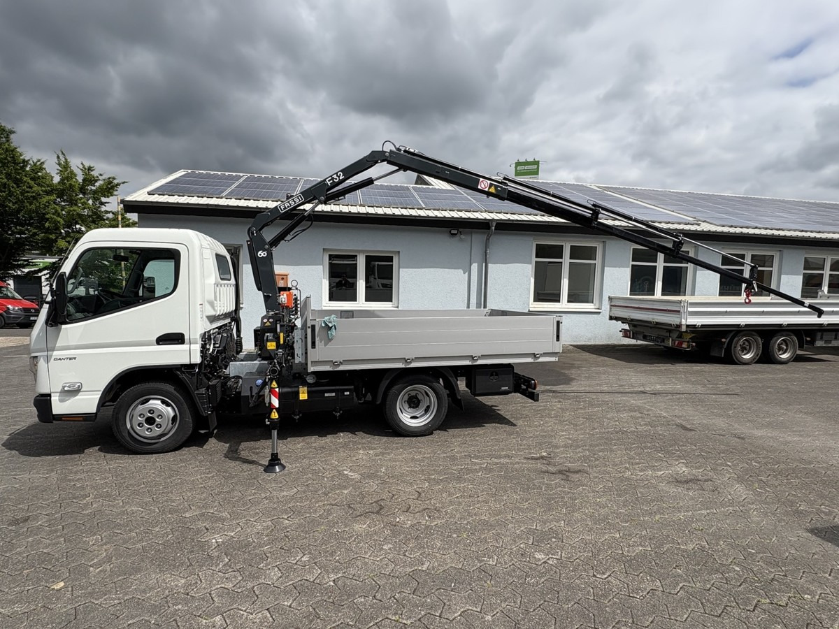 FUSO 3S15 Alu Pritsche 2.80m Ladekran Funk! sofort ve - Camión grúa: foto 4 FUSO 3S15 Alu Pritsche 2.80m Ladekran Funk! sofort ve - Camión grúa: foto 4