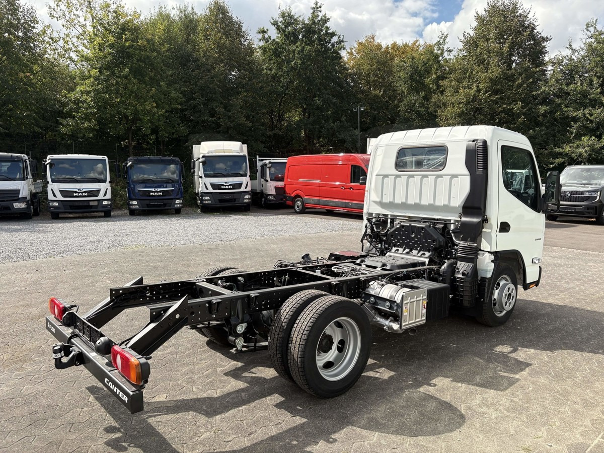 FUSO 3S15 Fahrgestell 2500 Nebenantrieb - Camión chasis: foto 5 FUSO 3S15 Fahrgestell 2500 Nebenantrieb - Camión chasis: foto 5