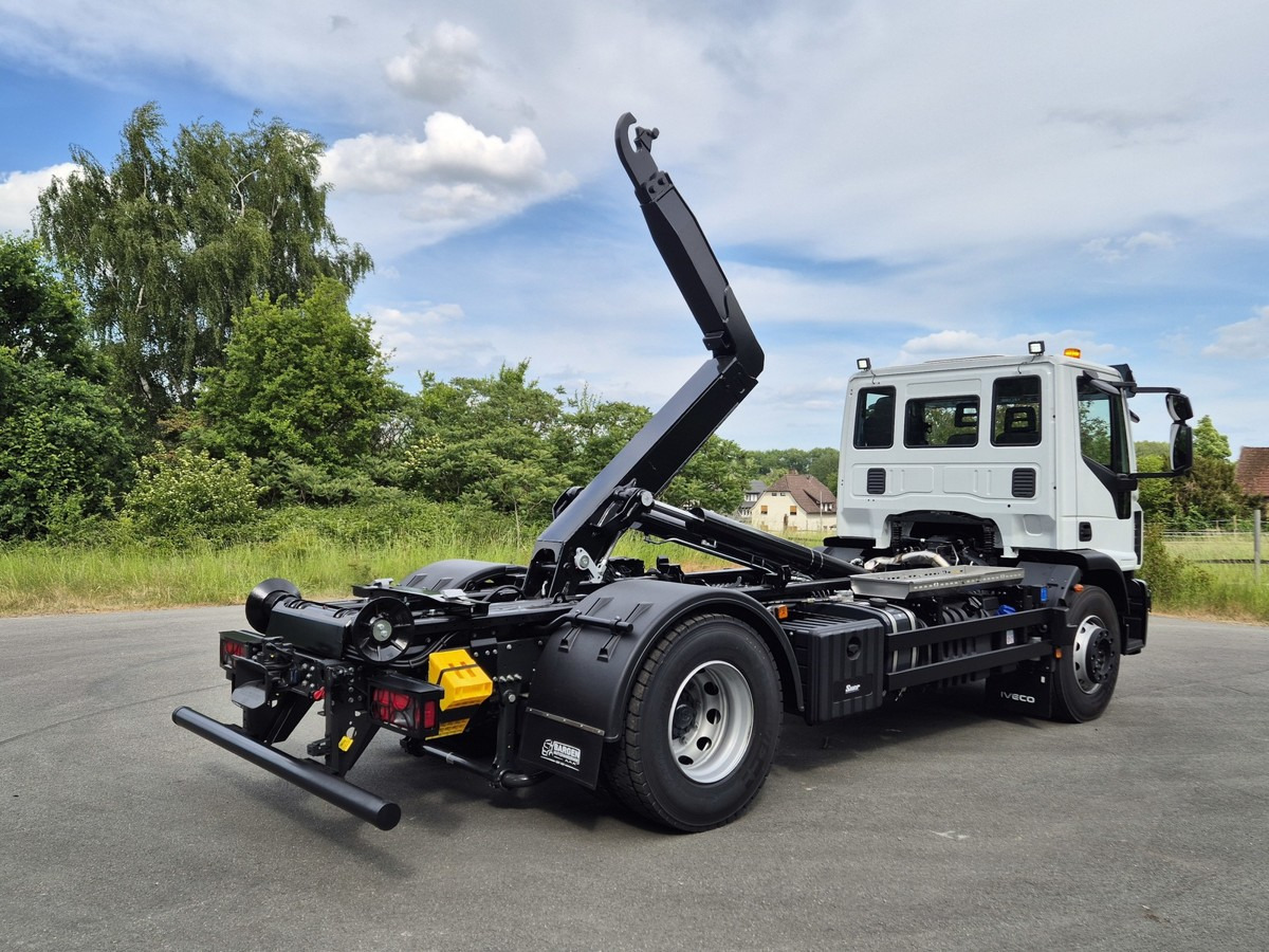 IVECO Euro Cargo 180E32 4x2 Abrollkipper Teleskoparm - Camión multibasculante: foto 4 IVECO Euro Cargo 180E32 4x2 Abrollkipper Teleskoparm - Camión multibasculante: foto 4