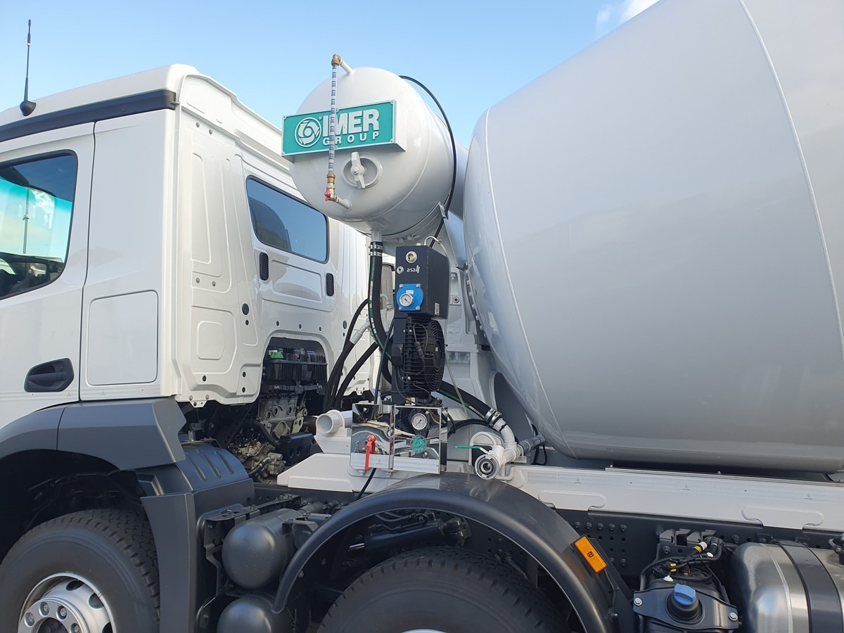 MERCEDES-BENZ Arocs 3740 8x4 Betonmischer IMER ORU LT105 H 10m - Camión hormigonera: foto 5 MERCEDES-BENZ Arocs 3740 8x4 Betonmischer IMER ORU LT105 H 10m - Camión hormigonera: foto 5