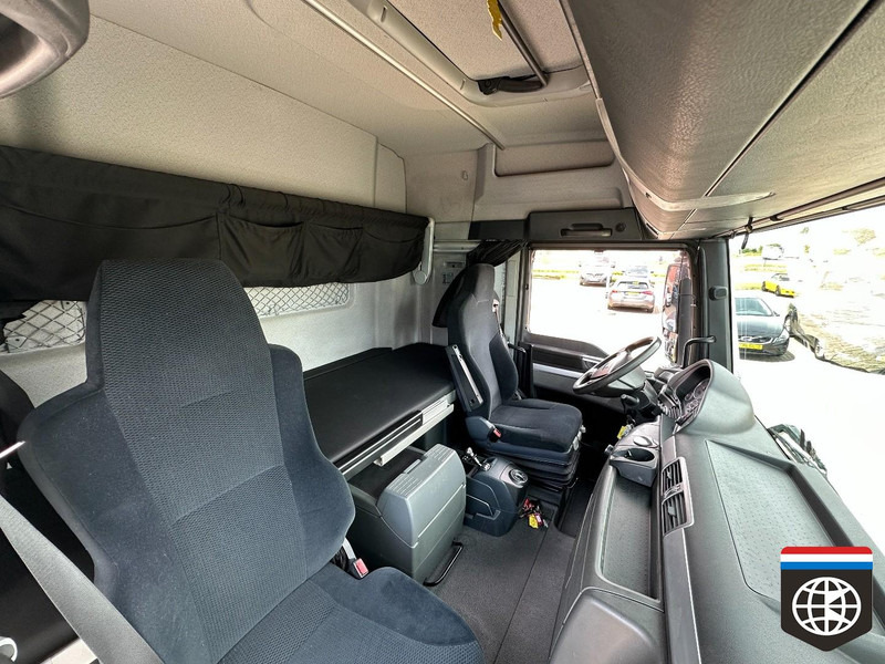 Camión lona MAN TGX 18 440 NIGHT A/C - RETARDER - COMBI FREUHAUF: foto 16 Camión lona MAN TGX 18 440 NIGHT A/C - RETARDER - COMBI FREUHAUF: foto 16