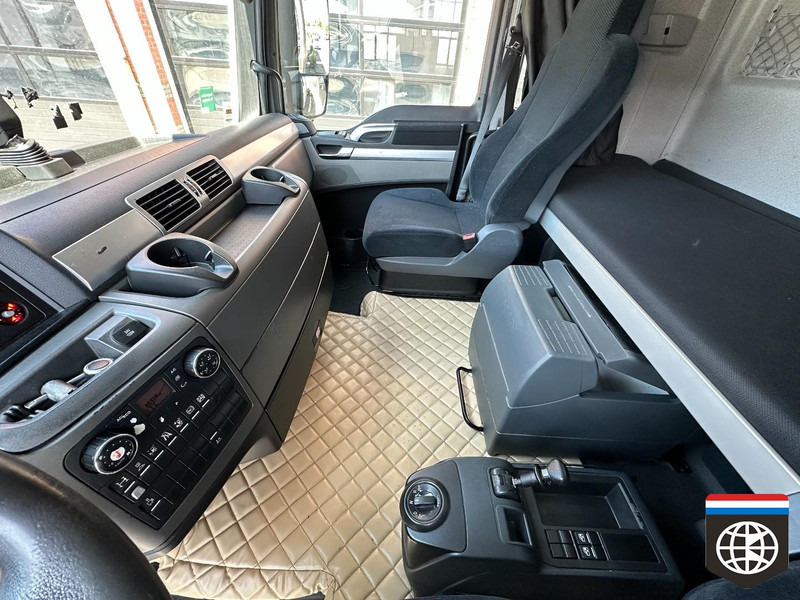 Camión lona MAN TGX 26.480 RETARDER - NIGHT A/C - 130M3 COMBINATION: foto 15