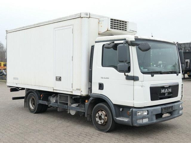 MAN 8.220 TGL BL 4x2, Thermo King, 3. Sitz, 5m lang - Camión frigorífico: foto 4 MAN 8.220 TGL BL 4x2, Thermo King, 3. Sitz, 5m lang - Camión frigorífico: foto 4