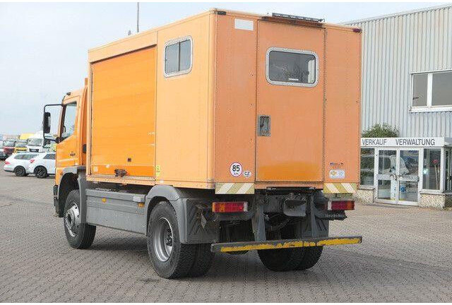 Mercedes-Benz 1518 A Atego 4X4, Klima, AHK, Allrad, Rolltor - Camión caja cerrada: foto 3 Mercedes-Benz 1518 A Atego 4X4, Klima, AHK, Allrad, Rolltor - Camión caja cerrada: foto 3