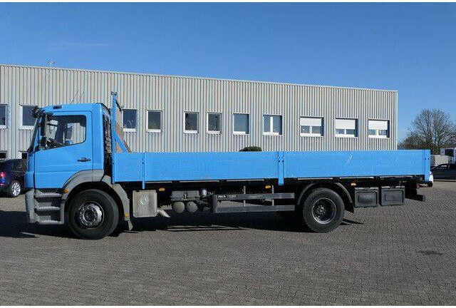 Mercedes-Benz 1824 L Axor 4x2, 3. Sitz, AHK, Gerüstbau, Klima - Camión caja abierta: foto 2 Mercedes-Benz 1824 L Axor 4x2, 3. Sitz, AHK, Gerüstbau, Klima - Camión caja abierta: foto 2