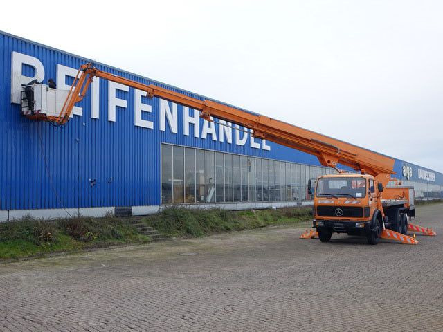 Mercedes-Benz 2222 6x4, Ruthmann, 28m³, 3. Sitz, Blattfederung - Camión con plataforma elevadora: foto 3 Mercedes-Benz 2222 6x4, Ruthmann, 28m³, 3. Sitz, Blattfederung - Camión con plataforma elevadora: foto 3