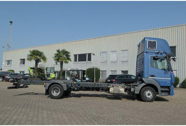 Mercedes-Benz 918 L Atego 4x2, Schlafliege, Klima,Nebenantrieb - Camión chasis: foto 2 Mercedes-Benz 918 L Atego 4x2, Schlafliege, Klima,Nebenantrieb - Camión chasis: foto 2