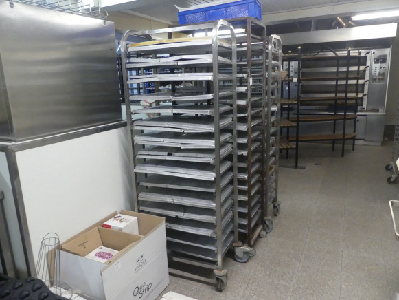 Maquinaria de panadería 3 Chariots avec plateaux: foto 6 Maquinaria de panadería 3 Chariots avec plateaux: foto 6