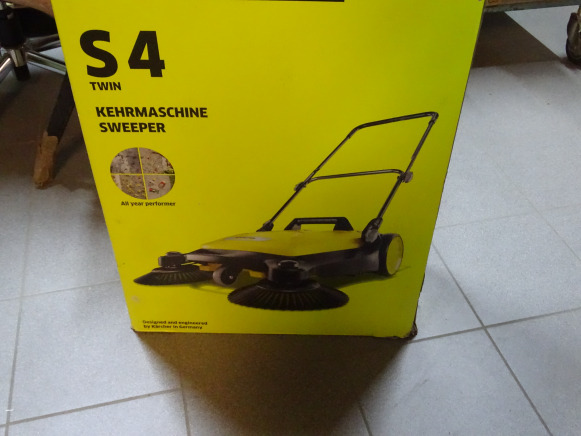 Balayeuse mécanique KARCHER S 4 Twin - Barredora industrial: foto 1 Balayeuse mécanique KARCHER S 4 Twin - Barredora industrial: foto 1