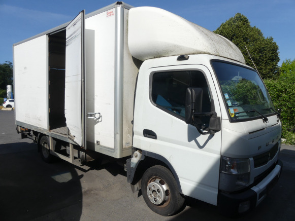 Camion Fourgon Mitsubishi Fuso Canter 3C13 (2013-72.543 km) - Camión caja cerrada: foto 4 Camion Fourgon Mitsubishi Fuso Canter 3C13 (2013-72.543 km) - Camión caja cerrada: foto 4