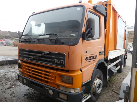 Camion poubelle Volvo FM 4x2R 7,1 (2001-201.695 km) - Camión de basura: foto 1 Camion poubelle Volvo FM 4x2R 7,1 (2001-201.695 km) - Camión de basura: foto 1