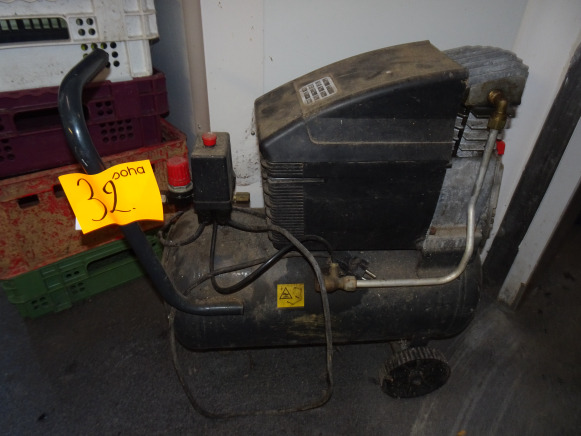 Petit compresseur mobileT compresseppresi E
Coul.Noir
2 Hp - Maquinaria de alimentación: foto 1 Petit compresseur mobileT compresseppresi E
Coul.Noir
2 Hp - Maquinaria de alimentación: foto 1