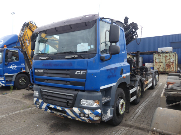 REF:1415 - Camion porte-container avec grue DAF AX85 MC5-7-5 (2009-532.626 km) - Camión multibasculante, Camión grúa: foto 1 REF:1415 - Camion porte-container avec grue DAF AX85 MC5-7-5 (2009-532.626 km) - Camión multibasculante, Camión grúa: foto 1