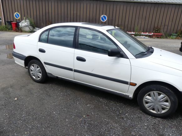 REF:DBB024 - Voiture Toyota Avensis (1998-172.549 km) - Coche: foto 4 REF:DBB024 - Voiture Toyota Avensis (1998-172.549 km) - Coche: foto 4