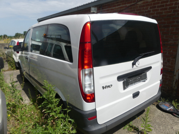 REF:Immatriculé sous : 1-CWZ-976 - Voiture Mercedes-Benz Vito - Furgoneta de pasajeros: foto 4 REF:Immatriculé sous : 1-CWZ-976 - Voiture Mercedes-Benz Vito - Furgoneta de pasajeros: foto 4