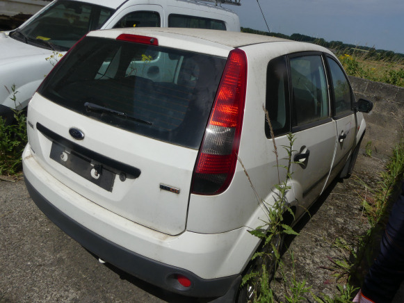 REF:Immatriculée sous : SPI-110 - Voiture Ford FIESTA - Coche: foto 3 REF:Immatriculée sous : SPI-110 - Voiture Ford FIESTA - Coche: foto 3