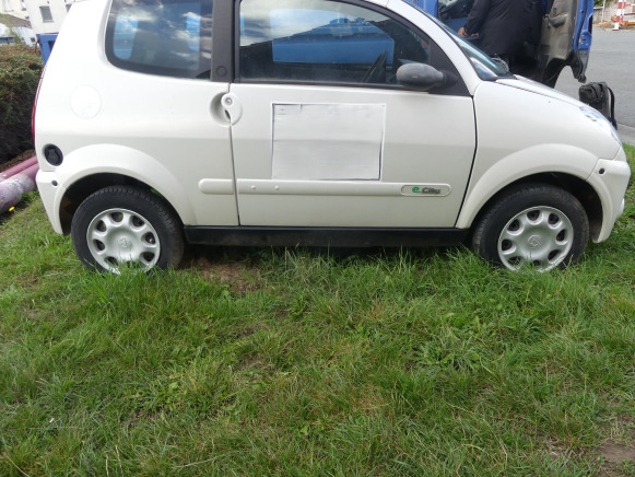 Voiture électrique (pour pièces) Mega E-city - Coche: foto 3 Voiture électrique (pour pièces) Mega E-city - Coche: foto 3