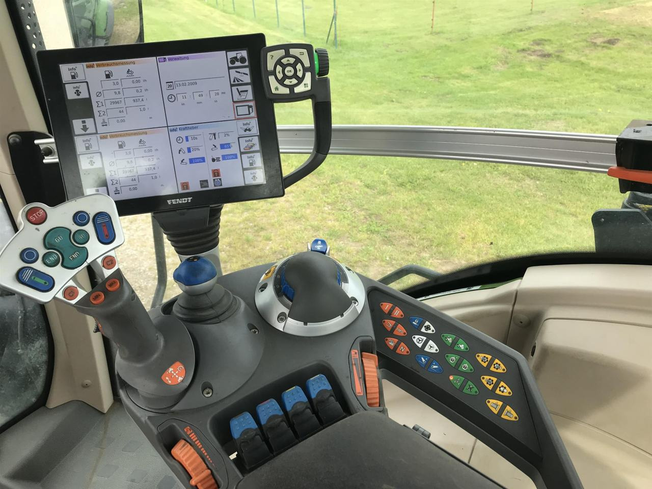 Tractor Fendt 828 Vario Profi Plus: foto 10