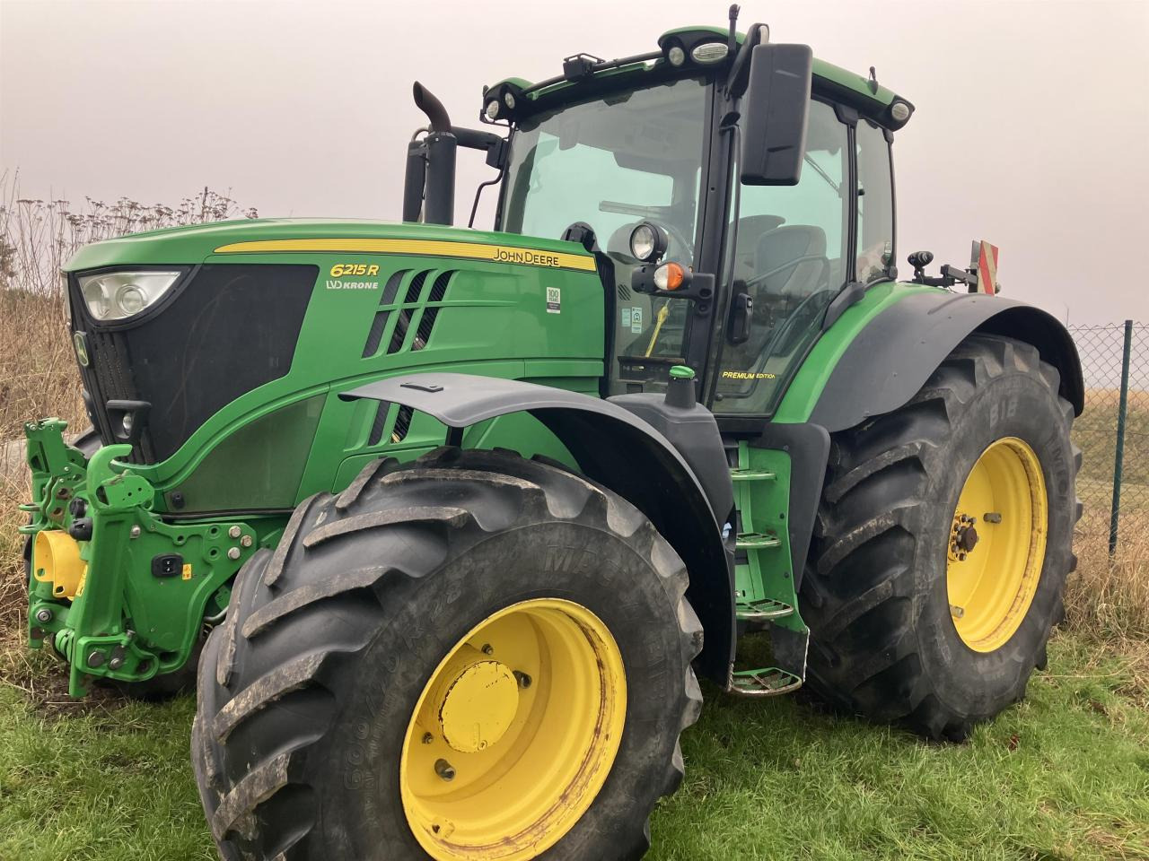 John Deere 6215R - Tractor: foto 1 John Deere 6215R - Tractor: foto 1