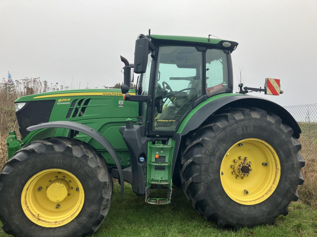 John Deere 6215R - Tractor: foto 2 John Deere 6215R - Tractor: foto 2