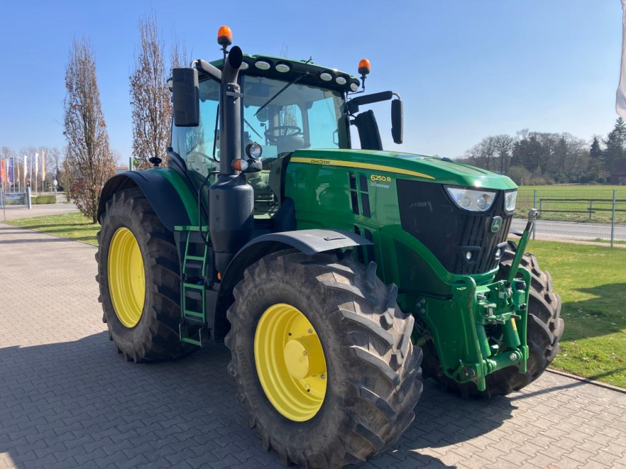 John Deere 6250R - Tractor: foto 2 John Deere 6250R - Tractor: foto 2