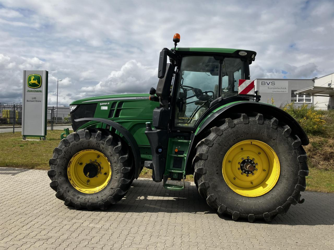 John Deere 6250R - Tractor: foto 1 John Deere 6250R - Tractor: foto 1