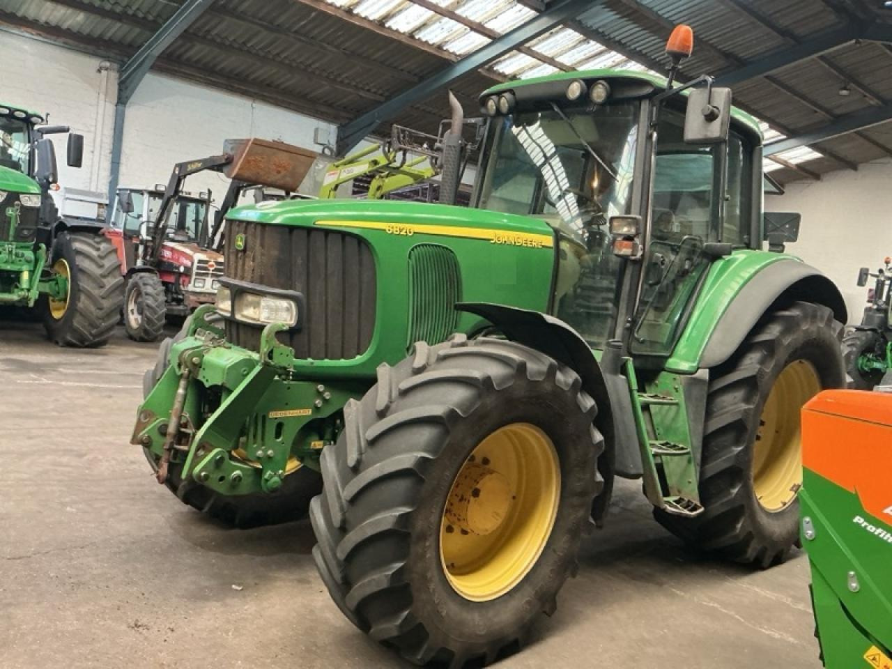 John Deere 6820 - Tractor: foto 2 John Deere 6820 - Tractor: foto 2