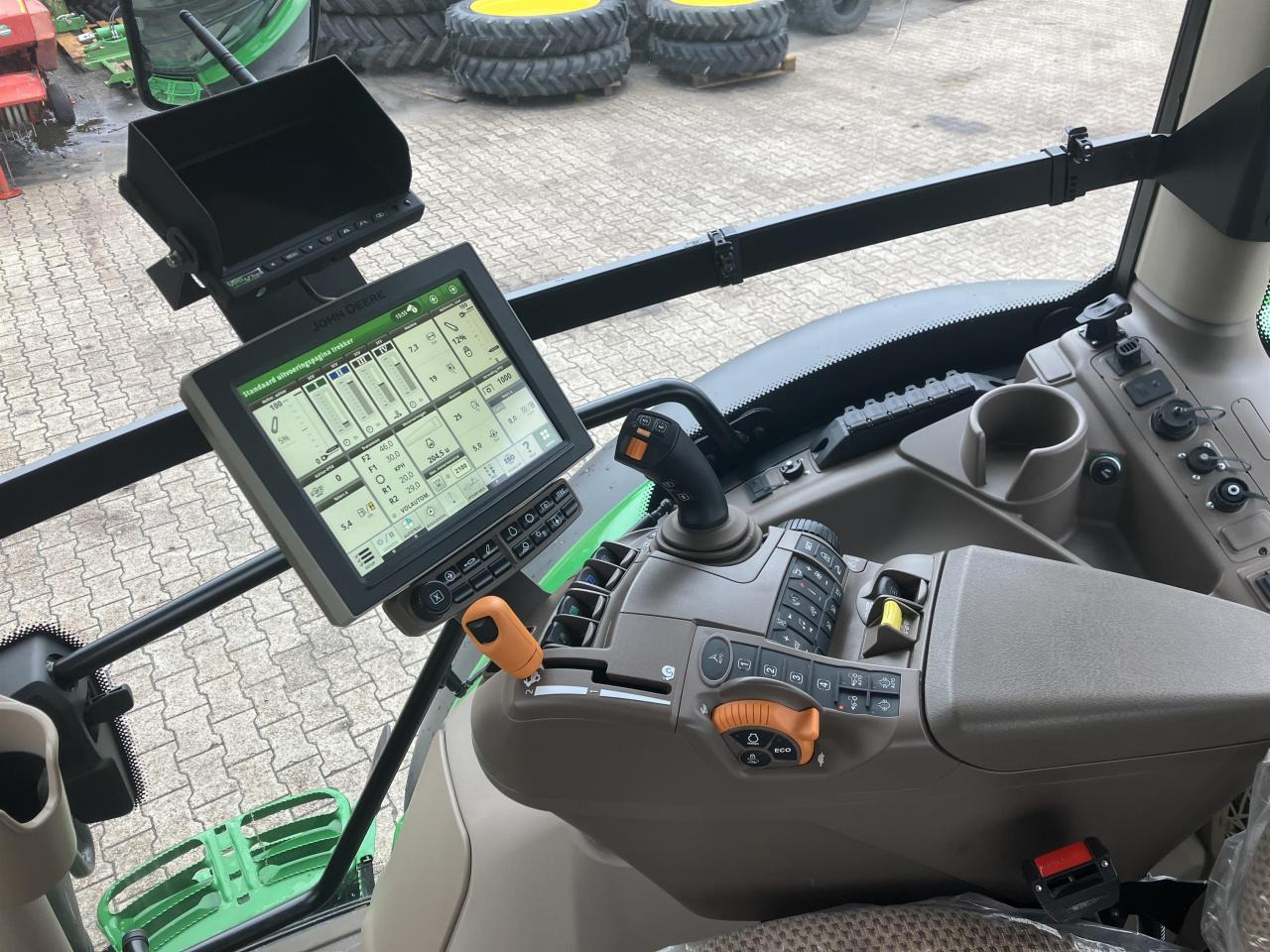 John Deere 6R 215 - Tractor: foto 5 John Deere 6R 215 - Tractor: foto 5
