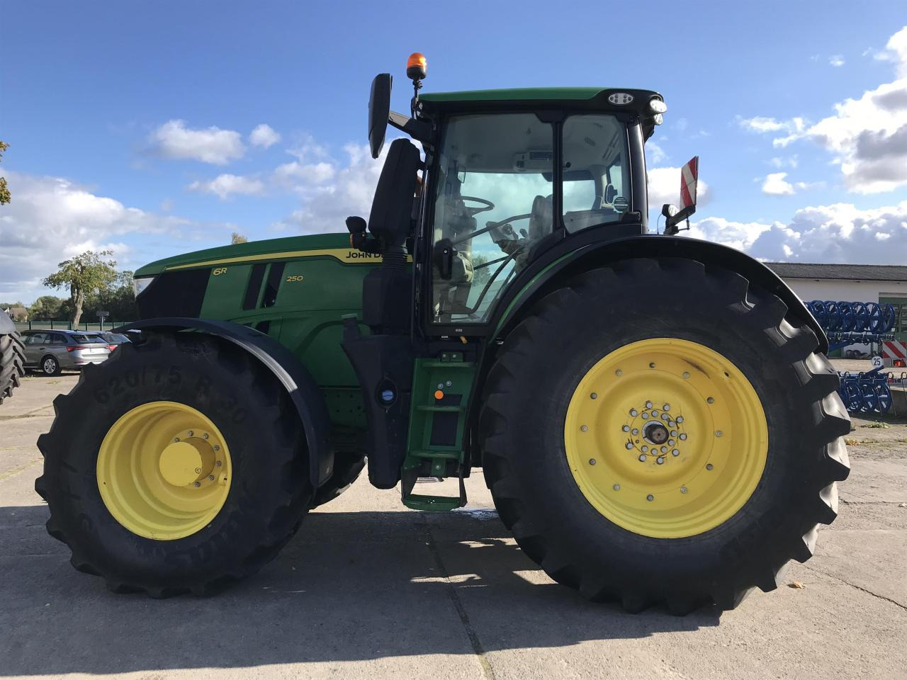 John Deere 6R 250 - Tractor: foto 1 John Deere 6R 250 - Tractor: foto 1