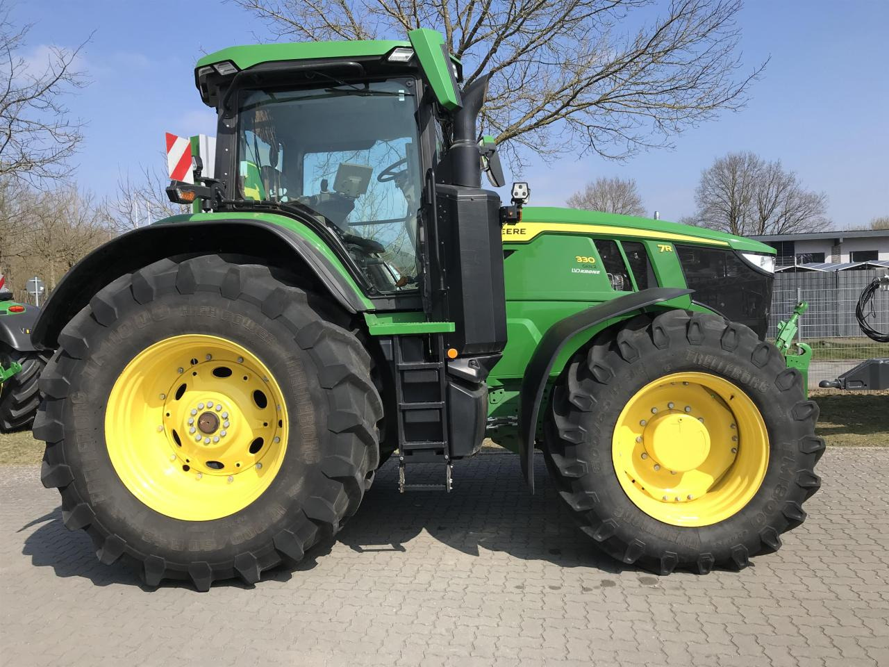 John Deere 7R 330 - Tractor: foto 2 John Deere 7R 330 - Tractor: foto 2