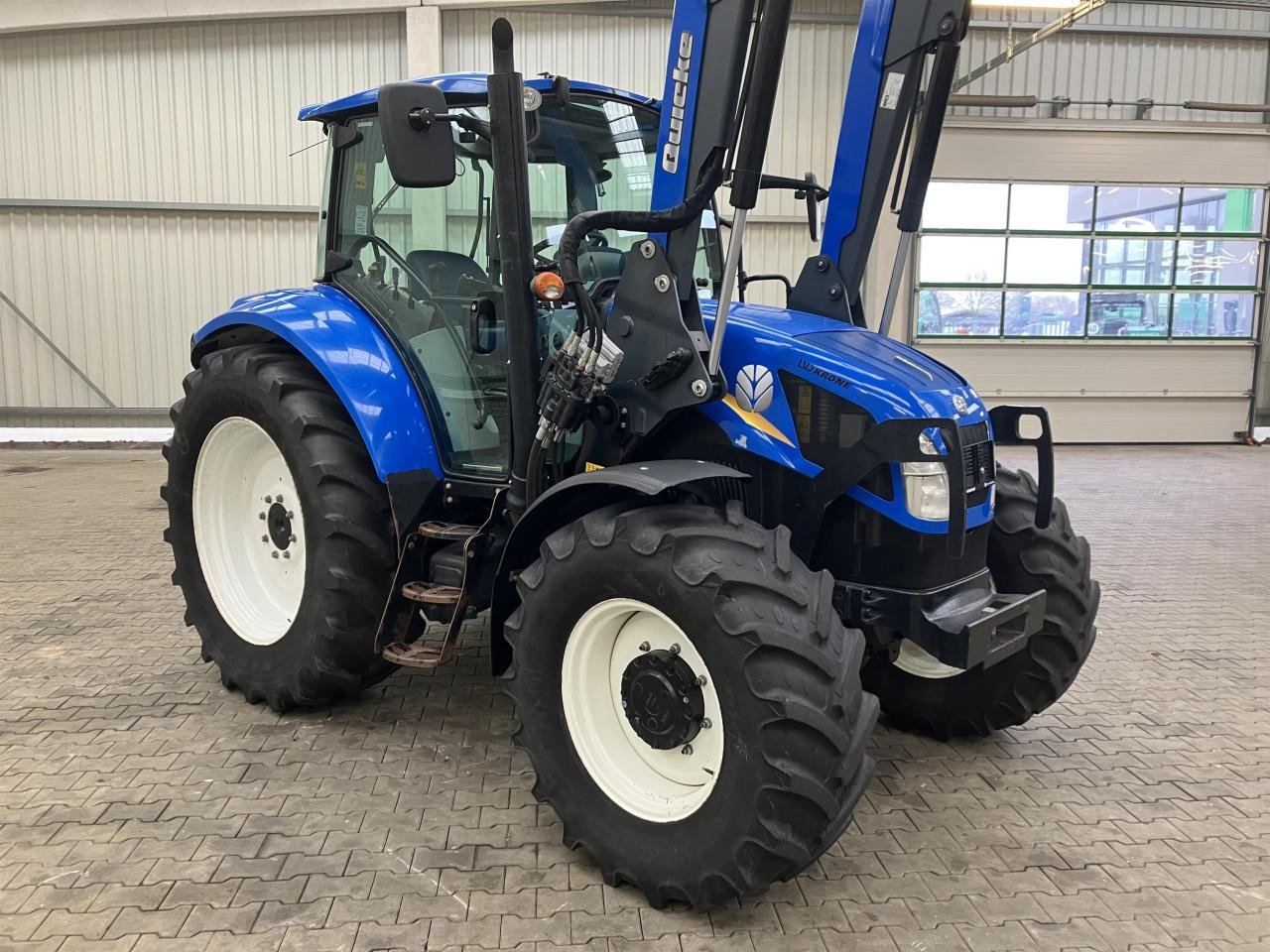 New Holland T 5.105 - Tractor: foto 3 New Holland T 5.105 - Tractor: foto 3