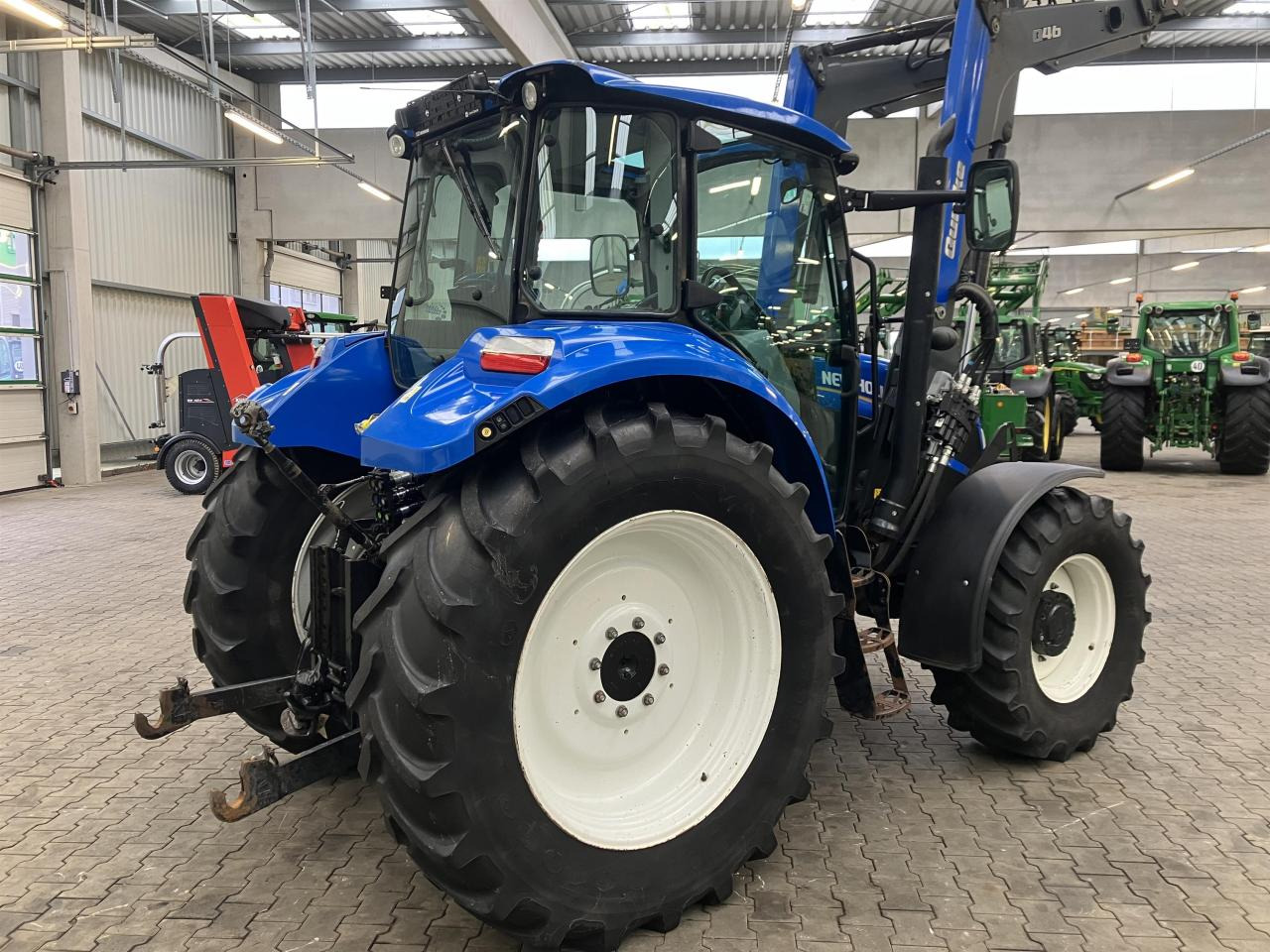 New Holland T 5.105 - Tractor: foto 4 New Holland T 5.105 - Tractor: foto 4