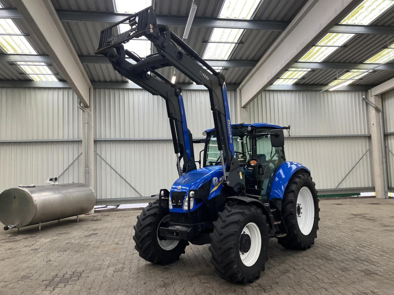 New Holland T 5.105 - Tractor: foto 1 New Holland T 5.105 - Tractor: foto 1