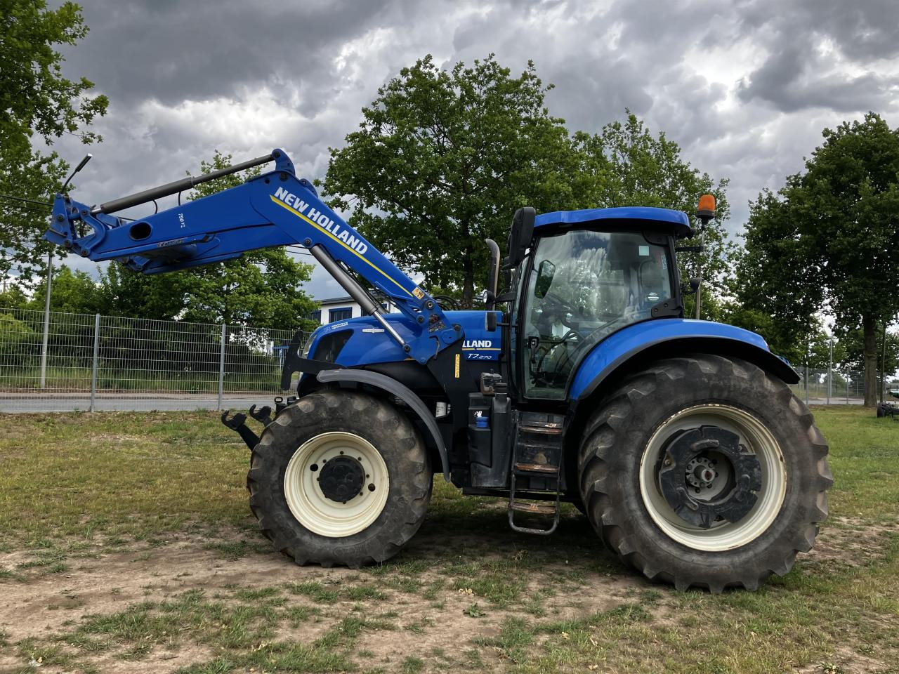 New Holland T7.270 - Tractor: foto 1 New Holland T7.270 - Tractor: foto 1