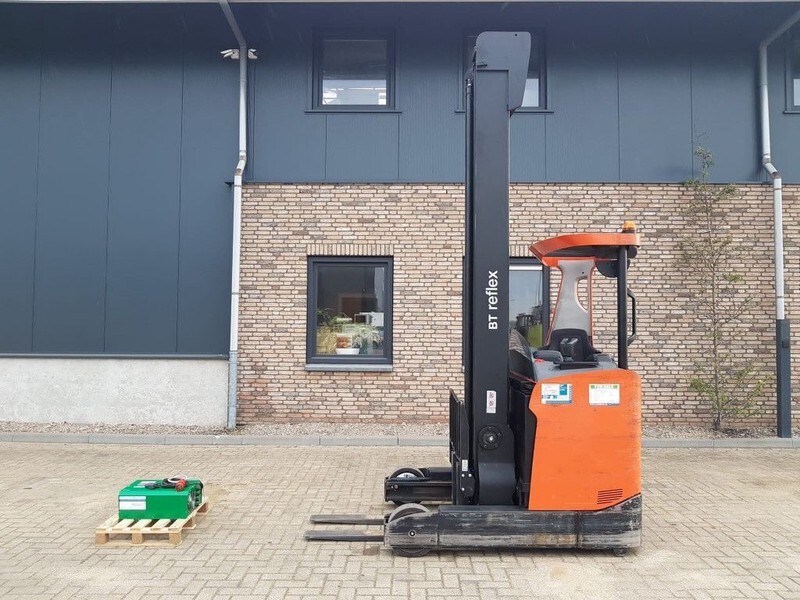 BT RRE180H Toyota 1.8 ton Triplex Freelift Sideshift Elektra Reachtruck - Retráctil: foto 4 BT RRE180H Toyota 1.8 ton Triplex Freelift Sideshift Elektra Reachtruck - Retráctil: foto 4