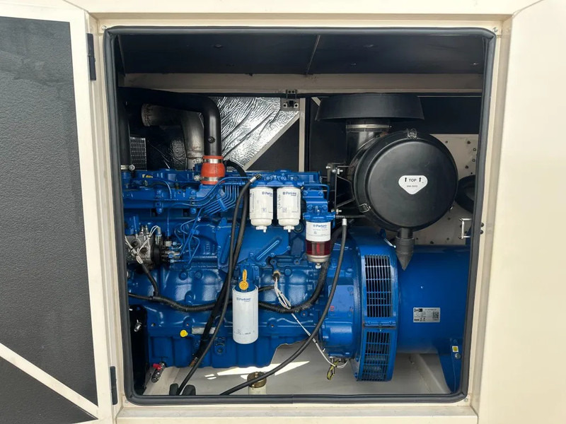 FG Wilson P220-3 Perkins 220 kVA Silent generatorset as New ! - Generador industriale: foto 3 FG Wilson P220-3 Perkins 220 kVA Silent generatorset as New ! - Generador industriale: foto 3