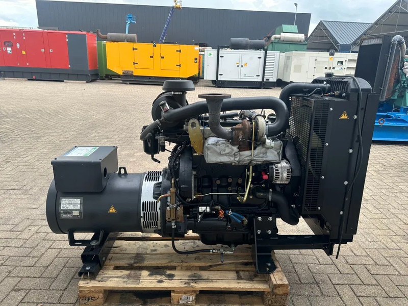 JCB 448 TWGA - 60 Mecc Alte Spa 82.5 kVA generatorset as New ! - Generador industriale: foto 2 JCB 448 TWGA - 60 Mecc Alte Spa 82.5 kVA generatorset as New ! - Generador industriale: foto 2